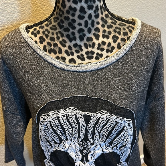 Skull sweatshirt, embroidery detail, no tag for size, M/L - Picture 3 of 7